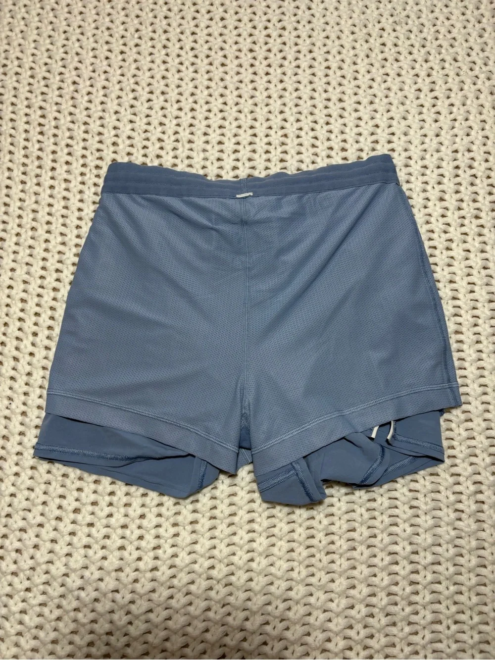 lululemon blue willow/white lightweight relaxed short 3” long liner size 6